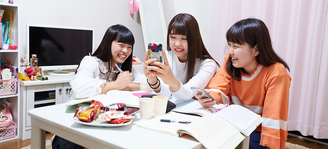 友達と楽しい1人暮らし生活