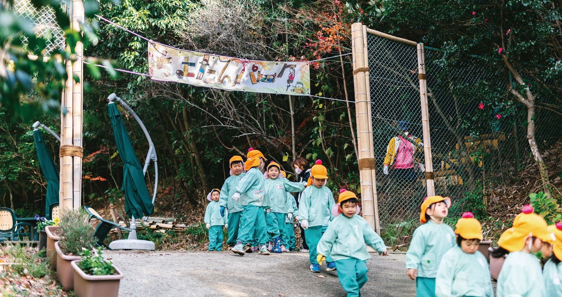 ちよたんの森から出てくるこどもたち